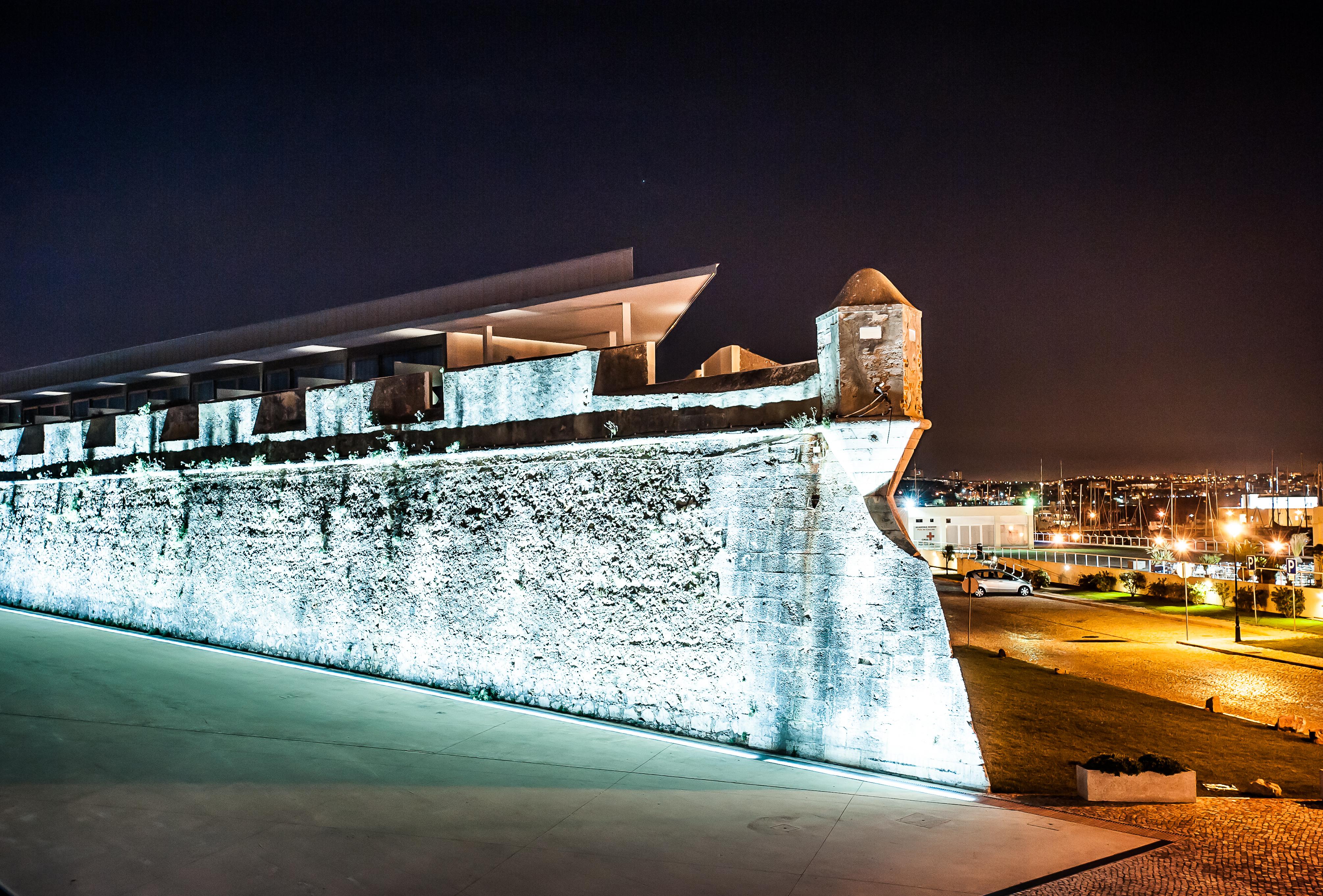Pestana Cidadela Cascais - Pousada & Art District Dış mekan fotoğraf The fort at night