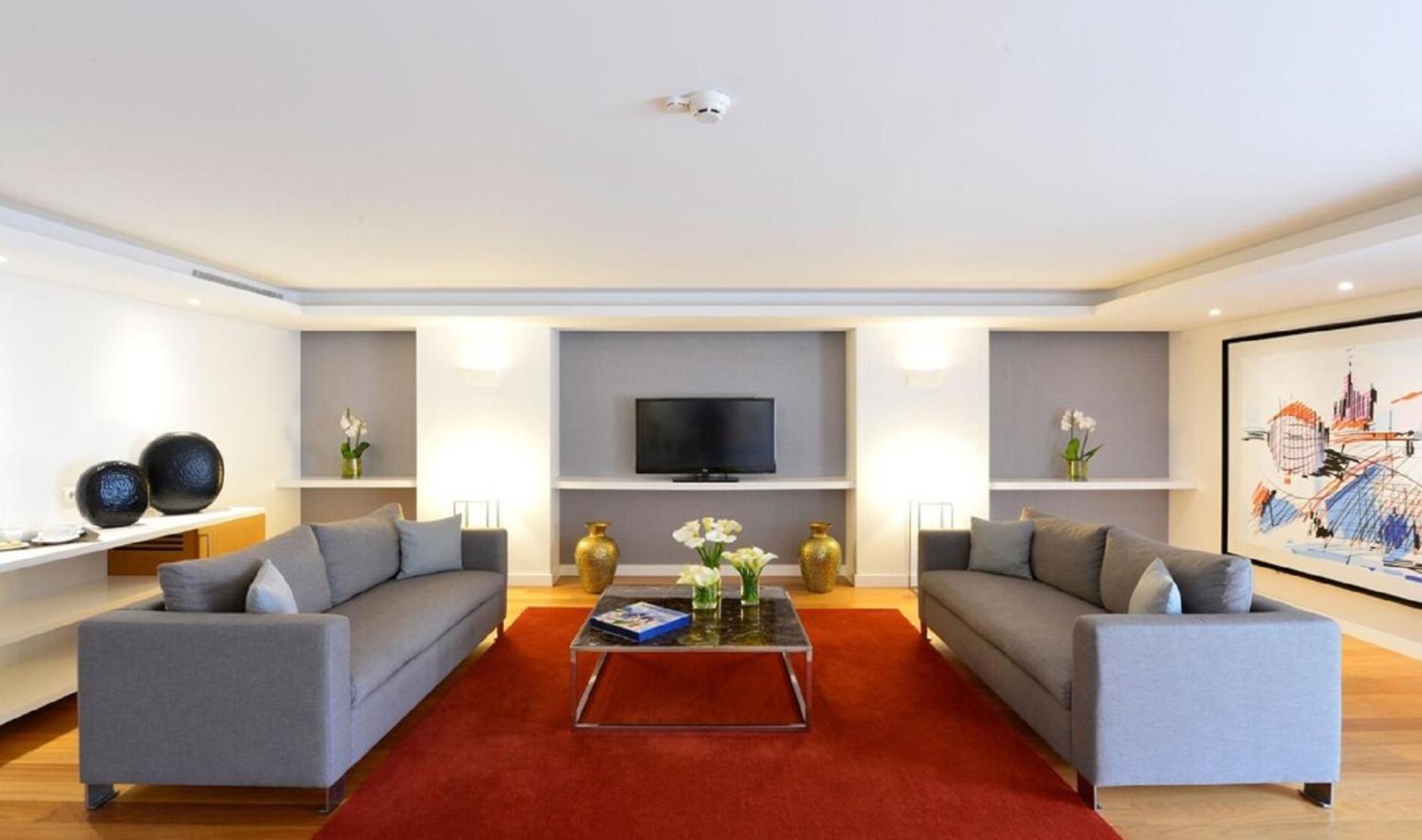 Pestana Cidadela Cascais - Pousada & Art District Dış mekan fotoğraf A living room in a suite at the Mandarin Oriental, Munich